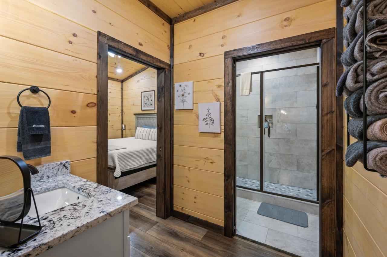 New Cozy Mountain Cabin Hot Tub Near Downtown Gatlinburg Bagian luar foto