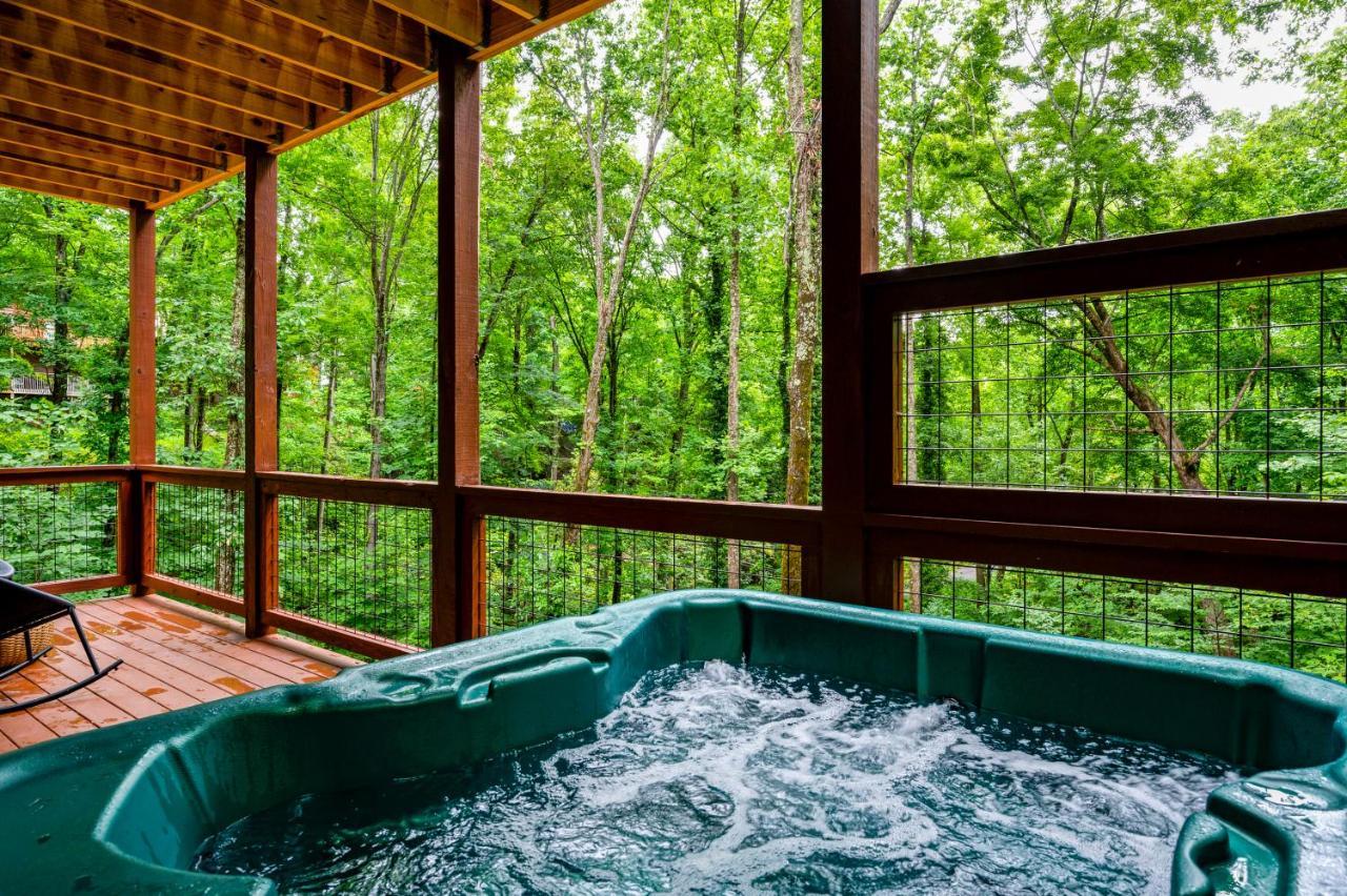 New Cozy Mountain Cabin Hot Tub Near Downtown Gatlinburg Bagian luar foto