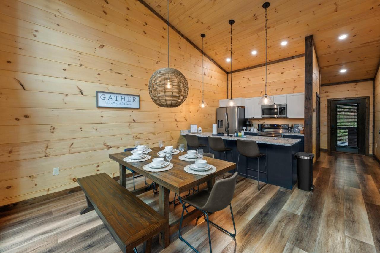 New Cozy Mountain Cabin Hot Tub Near Downtown Gatlinburg Bagian luar foto