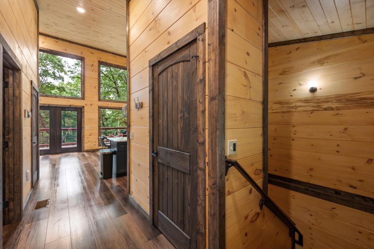 New Cozy Mountain Cabin Hot Tub Near Downtown Gatlinburg Bagian luar foto