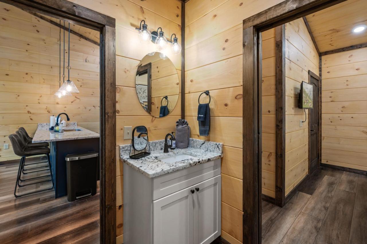New Cozy Mountain Cabin Hot Tub Near Downtown Gatlinburg Bagian luar foto