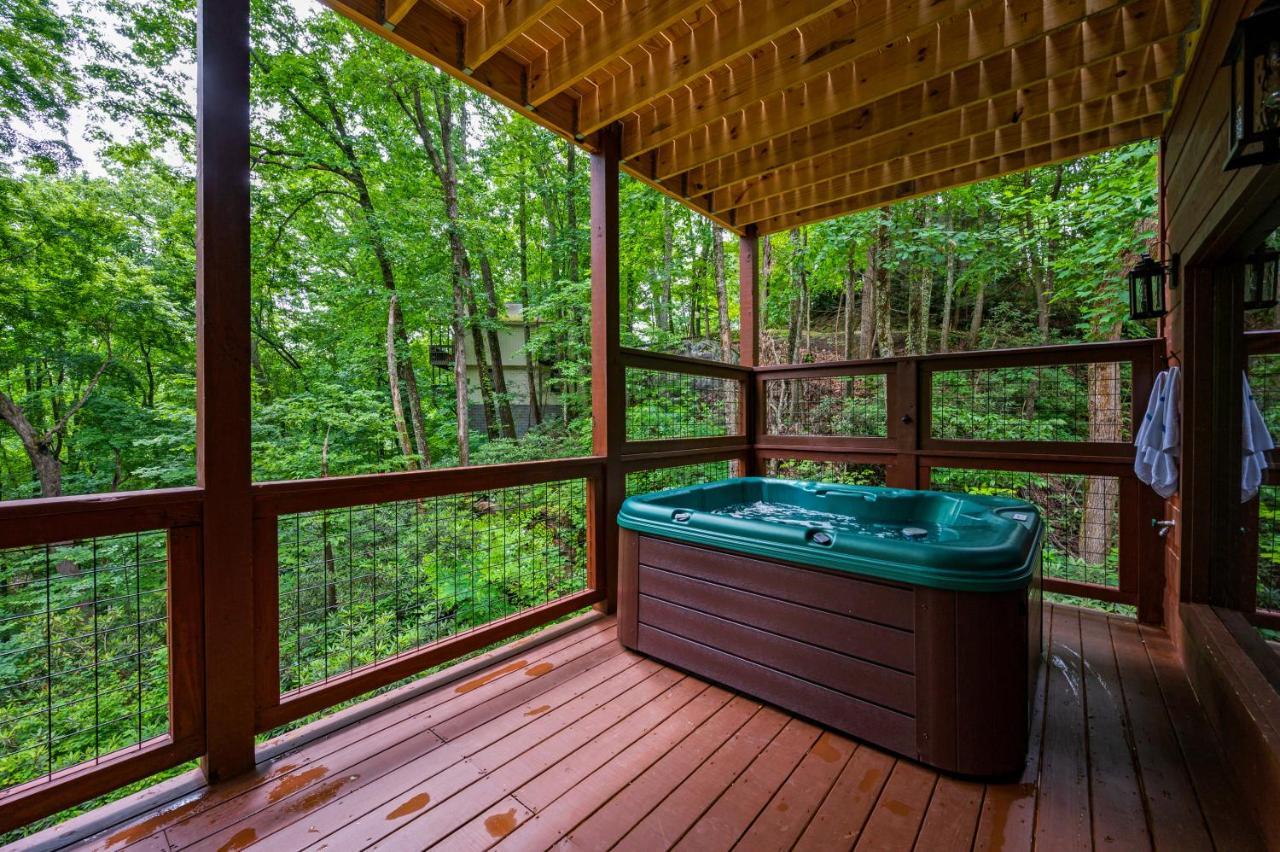 New Cozy Mountain Cabin Hot Tub Near Downtown Gatlinburg Bagian luar foto