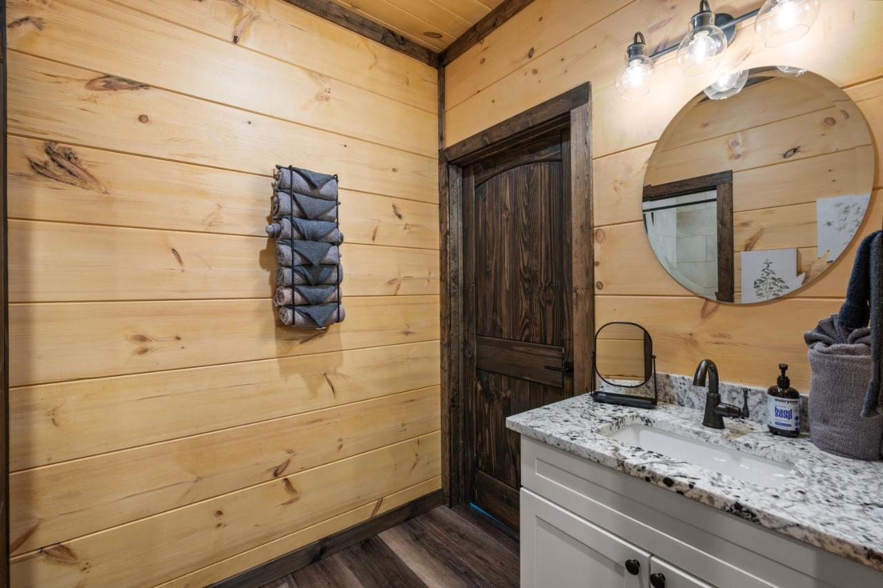 New Cozy Mountain Cabin Hot Tub Near Downtown Gatlinburg Bagian luar foto