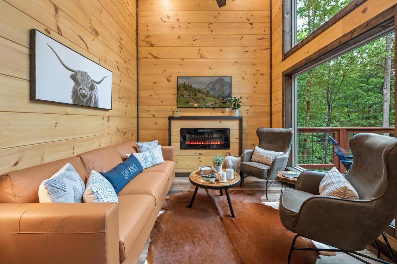 New Cozy Mountain Cabin Hot Tub Near Downtown Gatlinburg Bagian luar foto