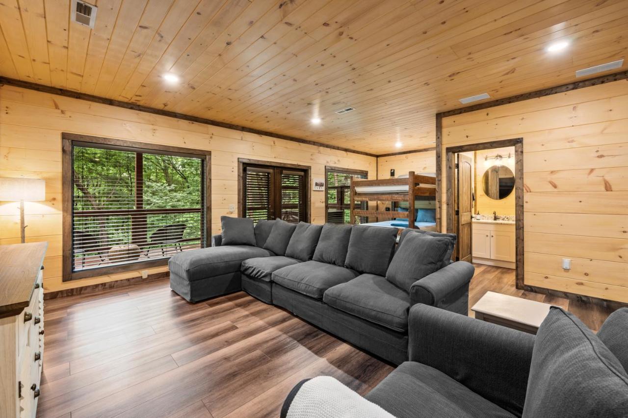 New Cozy Mountain Cabin Hot Tub Near Downtown Gatlinburg Bagian luar foto