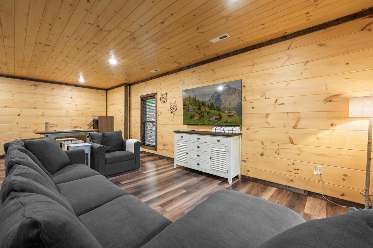 New Cozy Mountain Cabin Hot Tub Near Downtown Gatlinburg Bagian luar foto