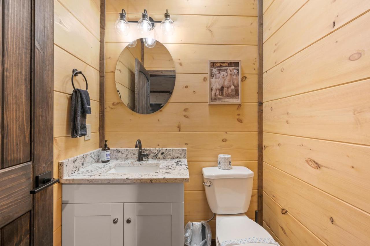 New Cozy Mountain Cabin Hot Tub Near Downtown Gatlinburg Bagian luar foto